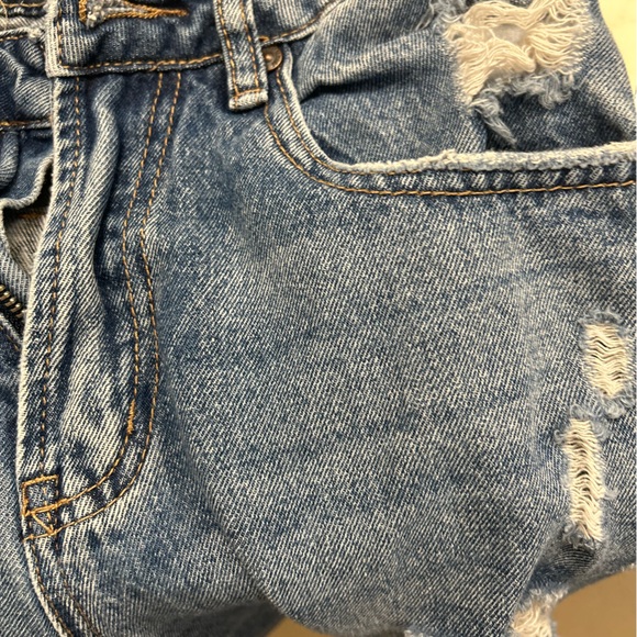 Size 3, holy jeans - Picture 3 of 10